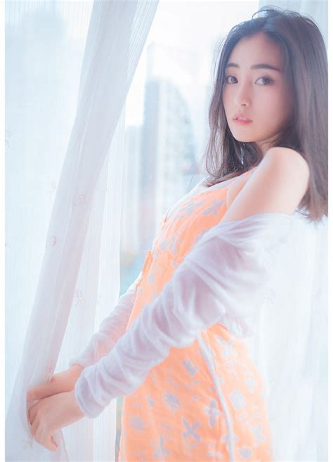 灰色如何配词